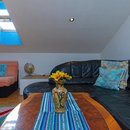 Amu Apartment Pola Esterno foto