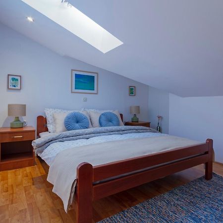 Amu Apartment Pola Esterno foto