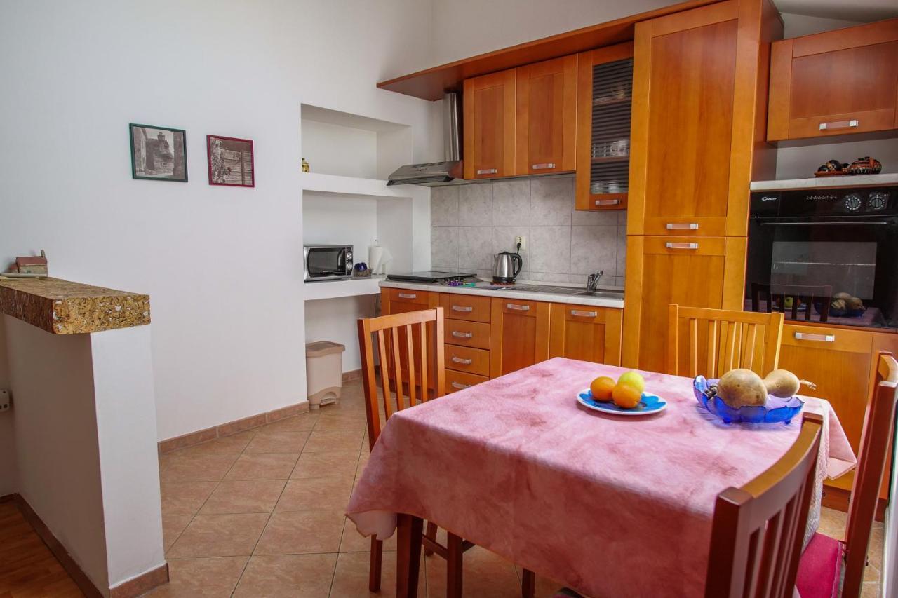 Amu Apartment Pola Esterno foto
