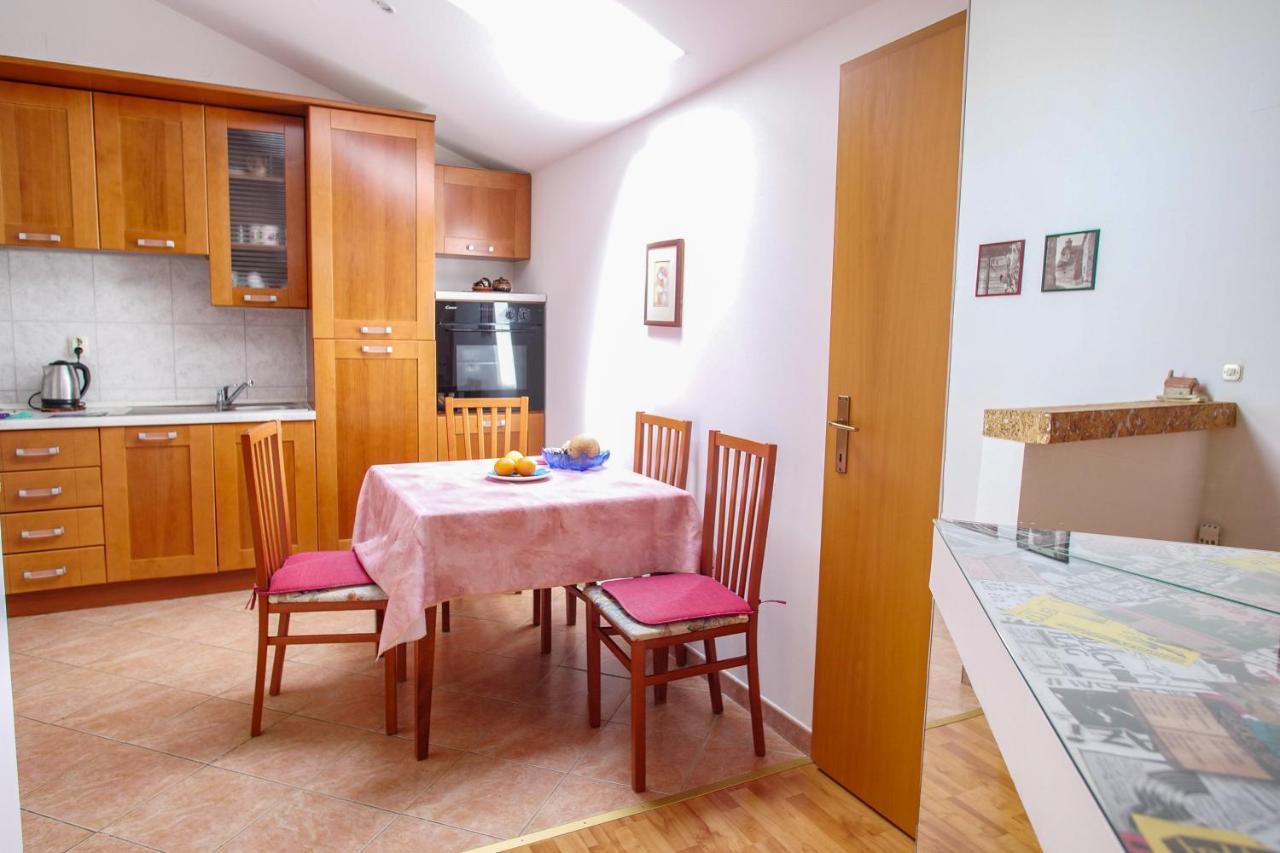 Amu Apartment Pola Esterno foto