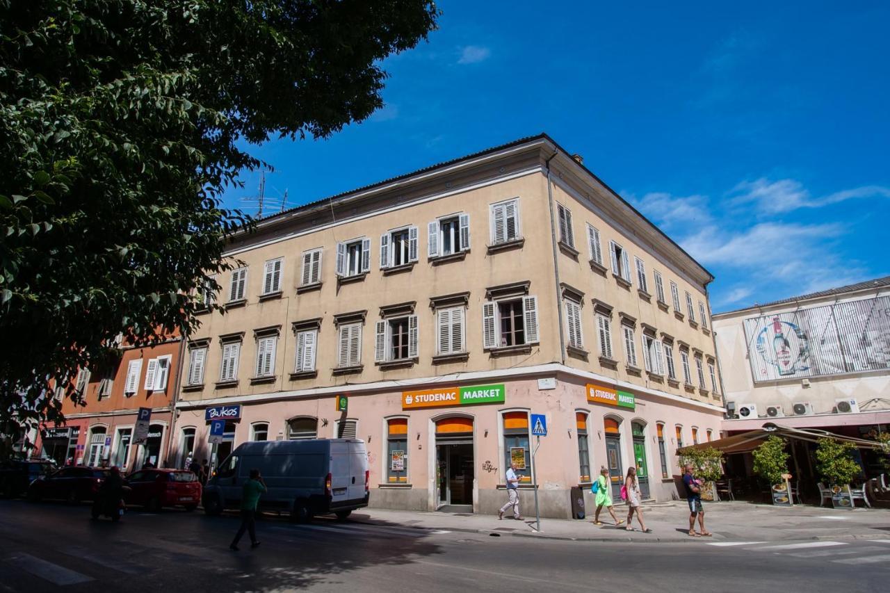 Amu Apartment Pola Esterno foto